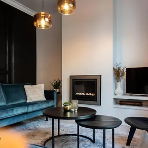 Beautiful Spacious In A Newly Renovated Old Townhouse Appartement