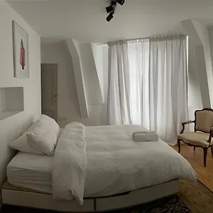 Duplex Dernier Etage Avec Terasse A Deux Pas De La Grand Place Appartement Brussel