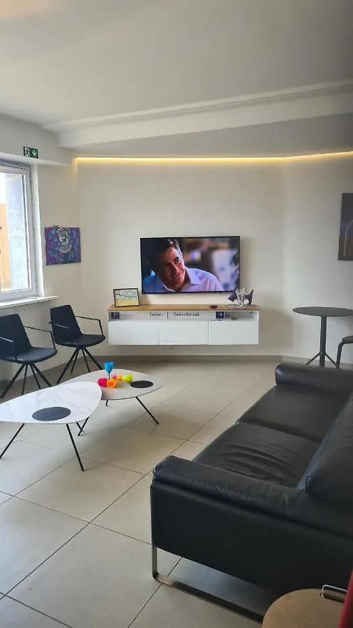 frontaal gelijkvloers seaview 80m² 2 slp Appartement Oostende 0*,  België