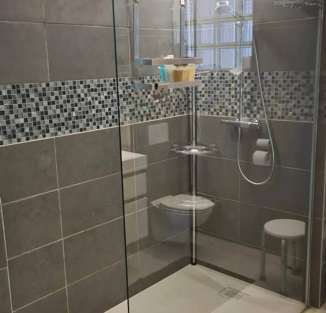 frontaal gelijkvloers seaview 80m² 2 slp Appartement Oostende 0*,
